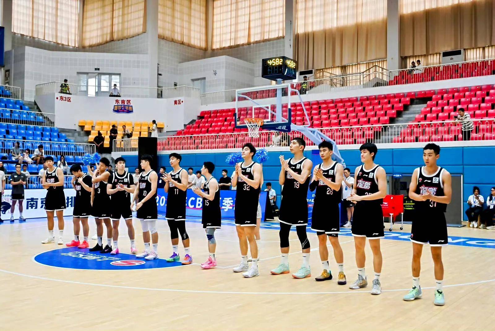 广州队迎CBA常规赛关键赛，关键时刻绝杀压哨，球迷炸锅，细节决定成败